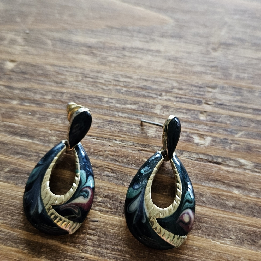 Elegant Gold and GreenTeardrop Earrings